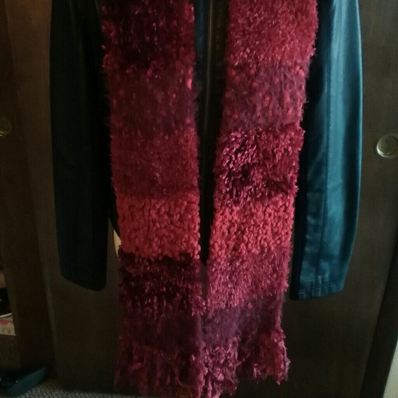 Gorgeous red sparkly super soft long scarf - Picture 2 of 4
